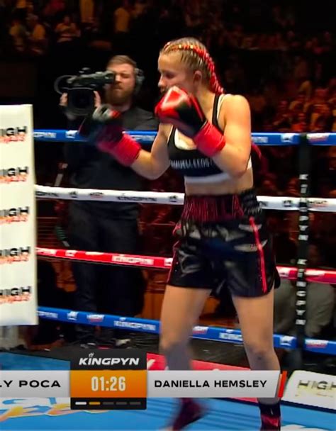 ufc girls flash|Kingpyn Boxing video: Daniella Hemsley flashes fans。